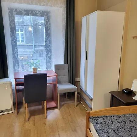 Hostel Gliwice Centrum Parking-3